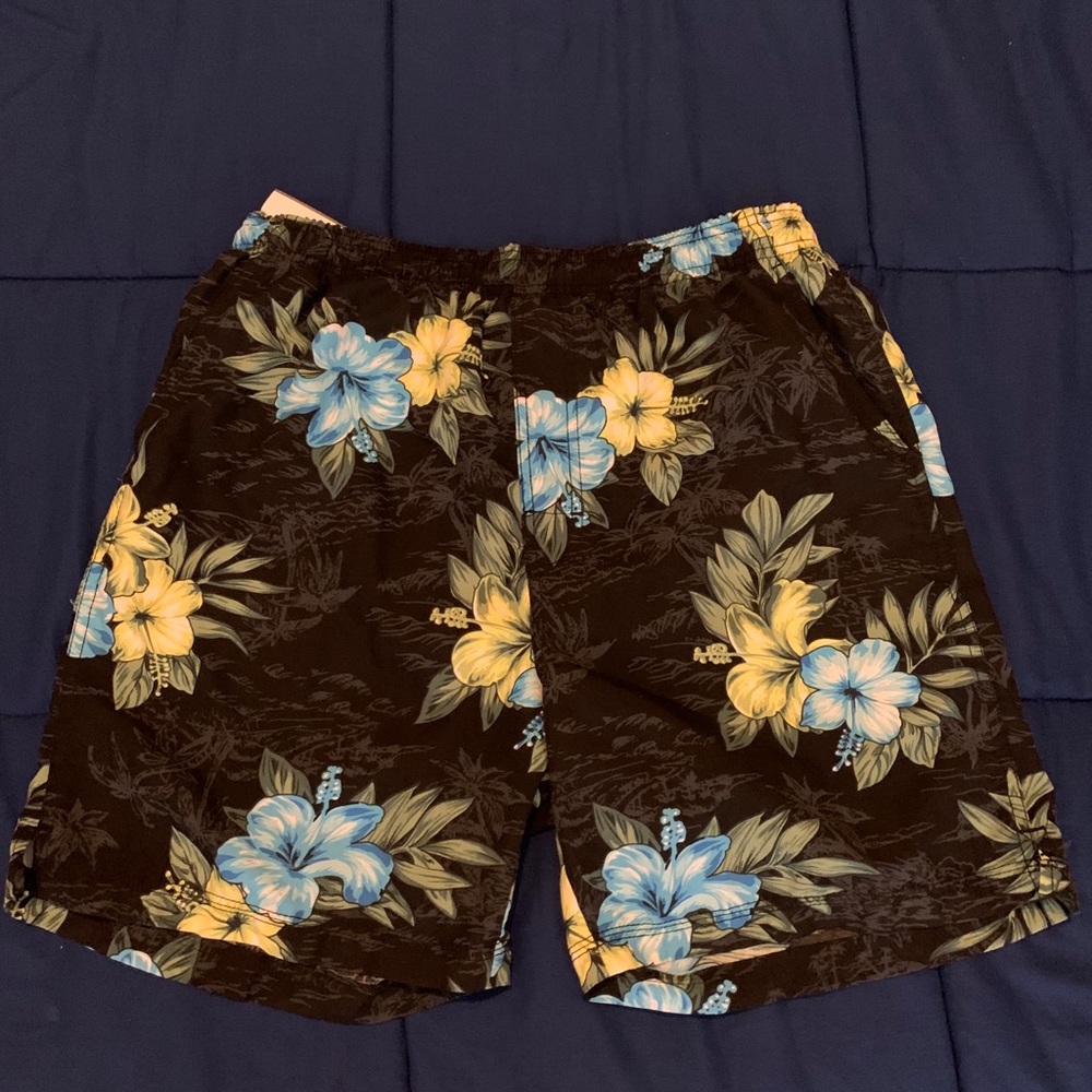 Men’s swim trunks